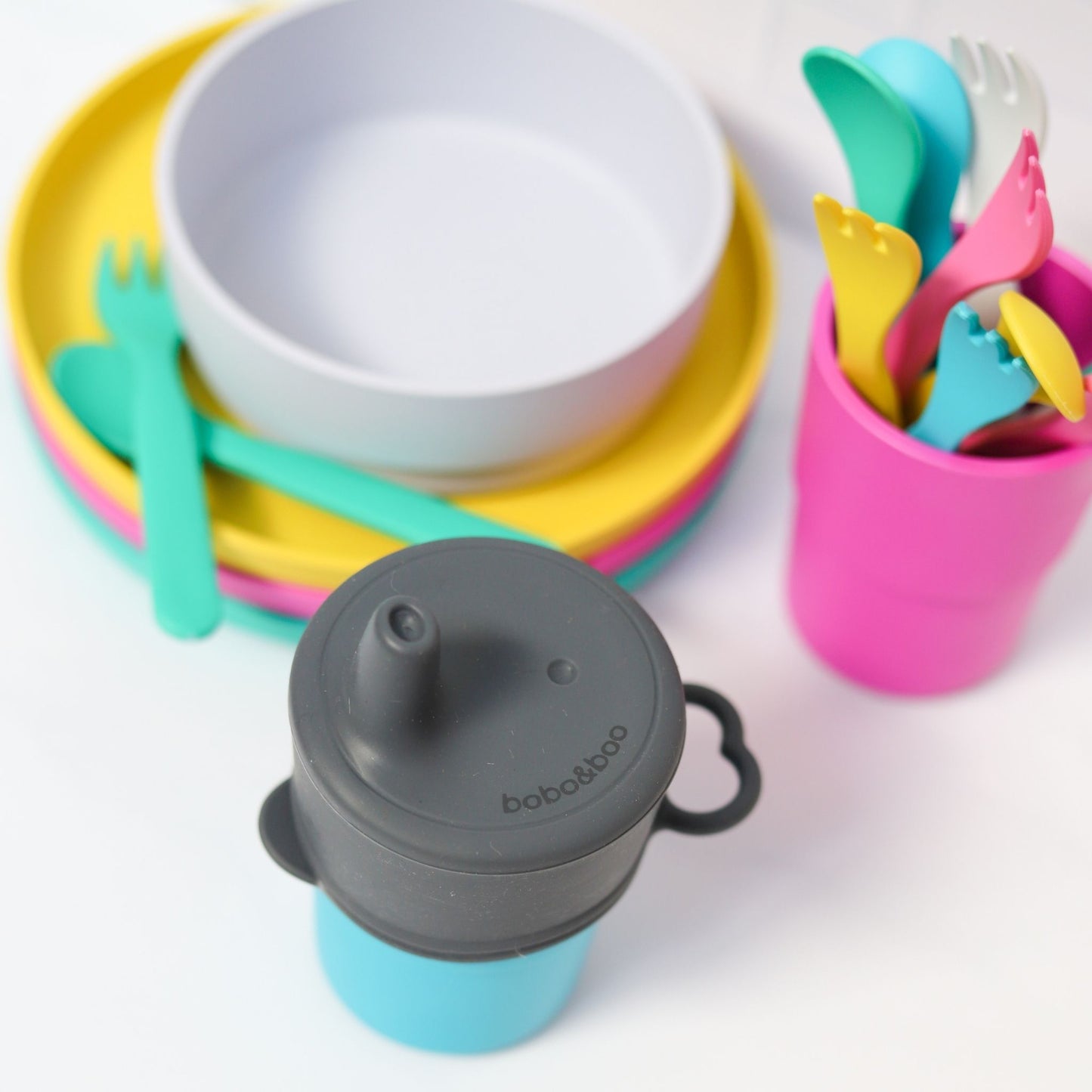 bobo&boo dishes together displayed in a colourful, vibrant way