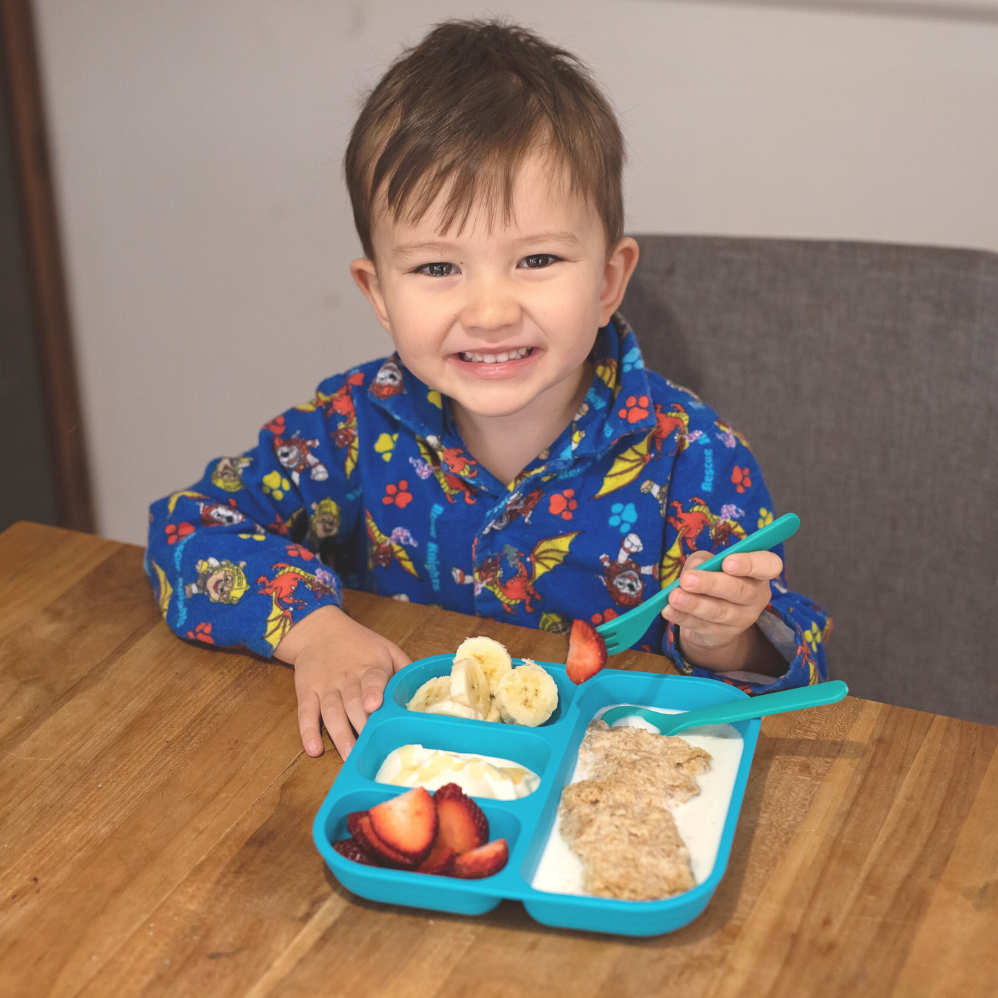 a boy eating his breakfast weetbix out of a bobo&boo plant-based divided plate