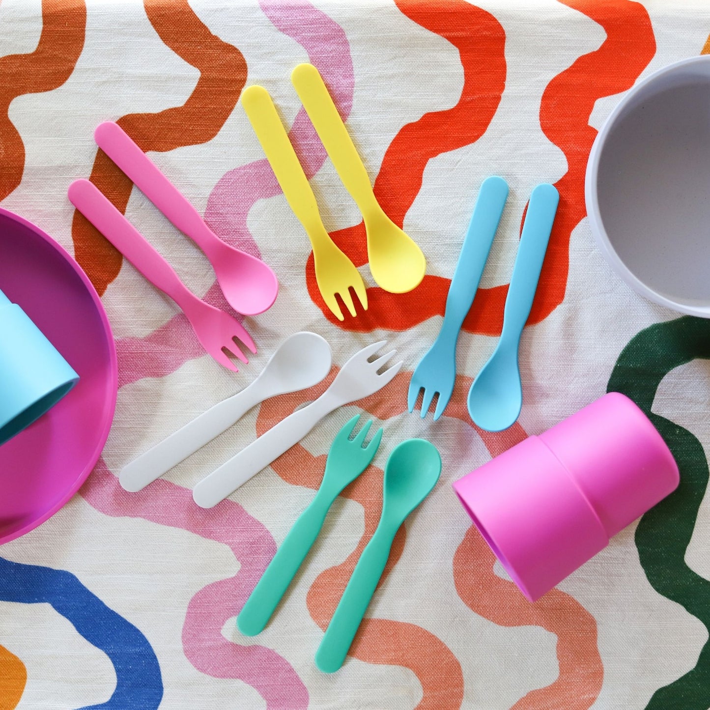 bobo&boo cutlery, bowls, cups & plates on a fun tablecloth 