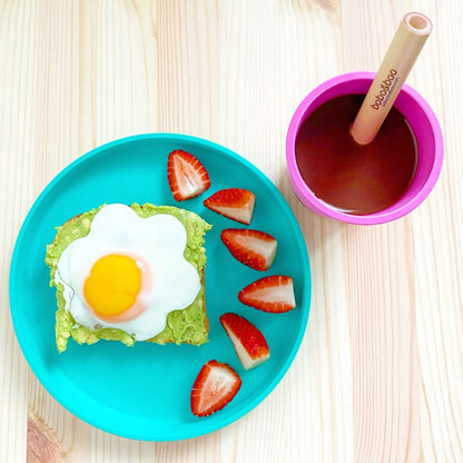 Bamboo plate with cups and straw for juice