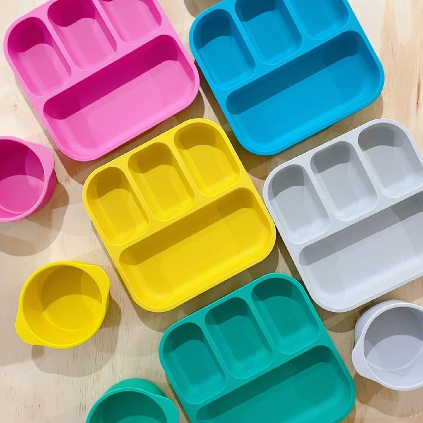 bamboo bento plates & snack bowls in multiple colours shown next to each other