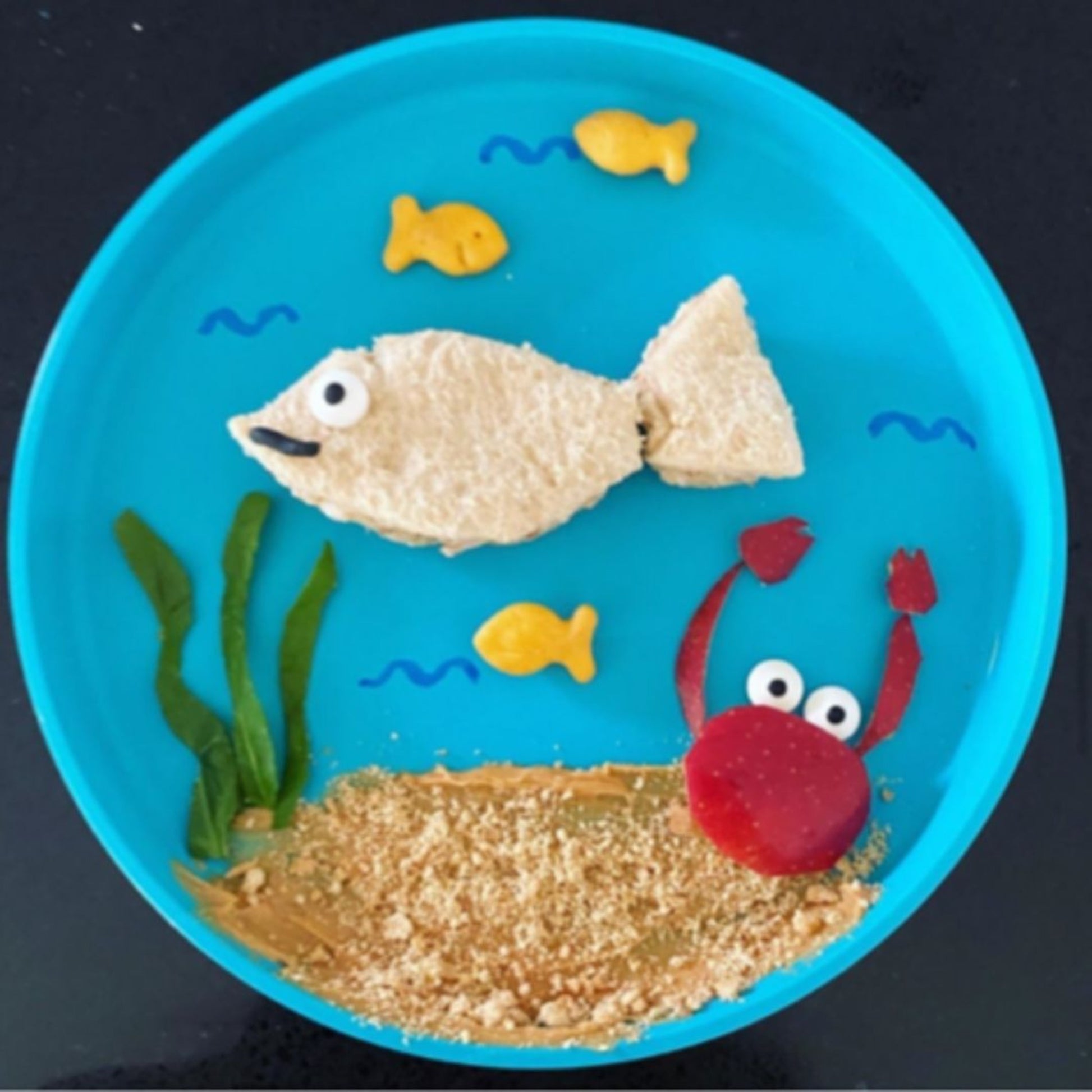 Bamboo plate for fish type snack food